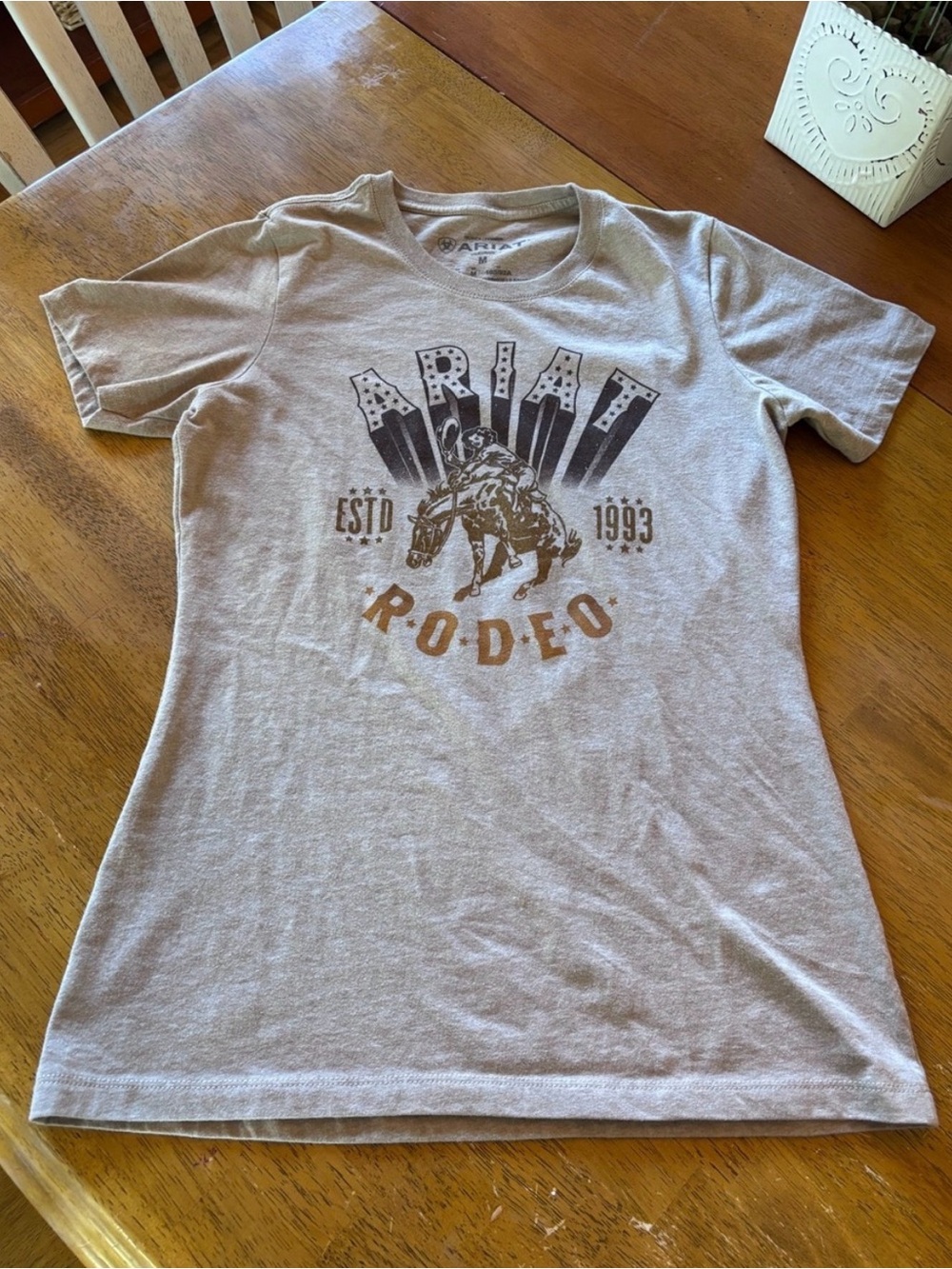 Ariat Beige Rodeo Graphic
Short Sleeve Tee- Women’s Medium